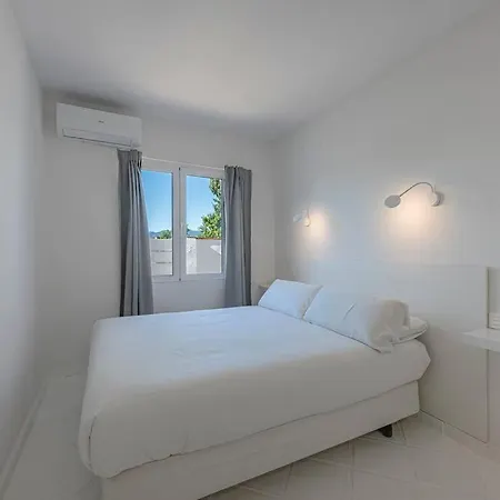 בית נופש Spacious House With 3 Bedrooms And Private Pool *