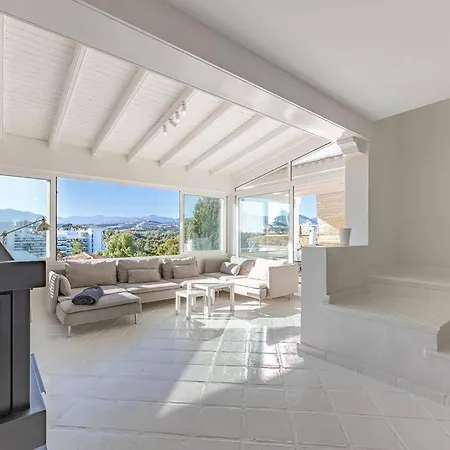 בית נופש Spacious House With 3 Bedrooms And Private Pool מארבלה