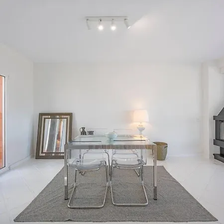 בית נופש Spacious House With 3 Bedrooms And Private Pool *