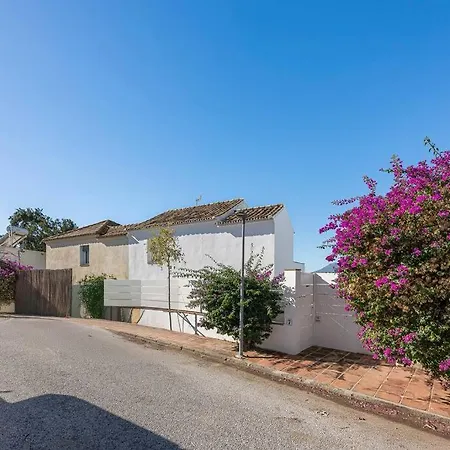 בית נופש Spacious House With 3 Bedrooms And Private Pool *