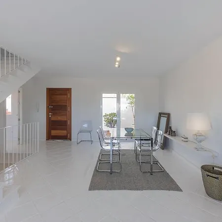 Spacious House With 3 Bedrooms And Private Pool בית נופש