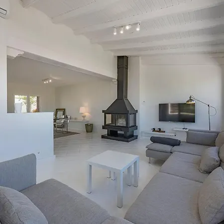 Spacious House With 3 Bedrooms And Private Pool בית נופש מארבלה