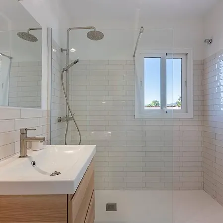בית נופש Spacious House With 3 Bedrooms And Private Pool